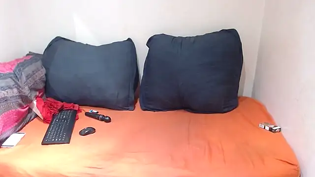 Snapshot of xGIANTEBONY30x chatting on 11-21-25, 05:39 xGIANTEBONY30x online show from 11-21-25, 05:39