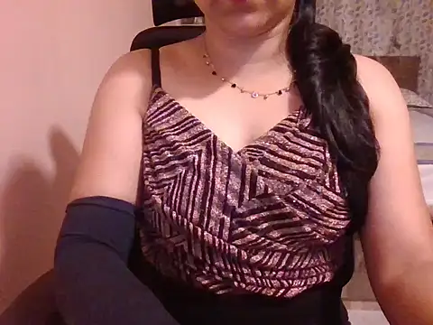 Snapshot of Pinky_4 chatting on 09-19-25, 04:29 Pinky 4 online show from 09-19-25, 04:29