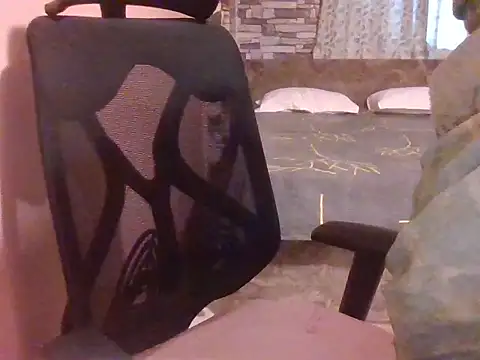 Snapshot of Pinky_4 chatting on 11-20-25, 11:54 Pinky 4 online show from 11-20-25, 11:54