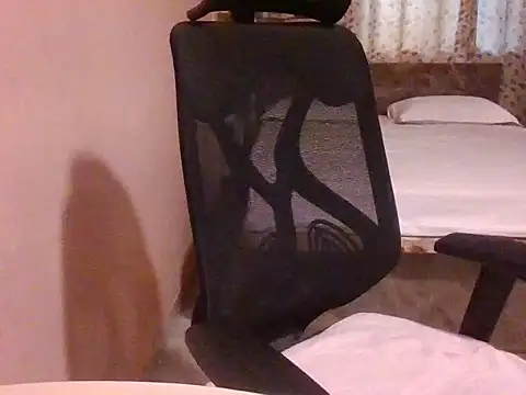 Snapshot of Pinky_4 chatting on 02-24-26, 10:46 Pinky 4 online show from 02-24-26, 10:46