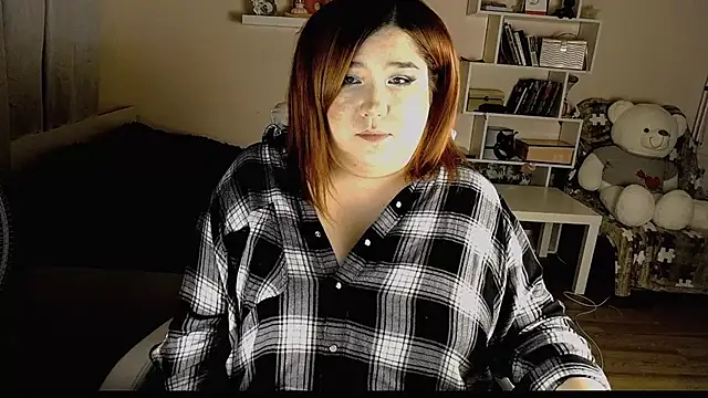 Snapshot of Vi-Vixen chatting on 02-06-25, 11:37 Vi-Vixen online show from 02-06-25, 11:37