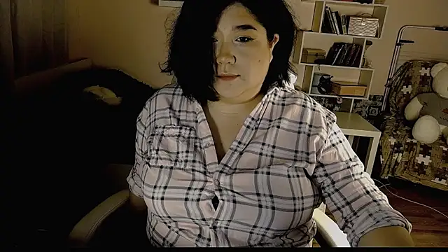 Snapshot of Vi-Vixen chatting on 02-18-25, 08:25 Vi-Vixen online show from 02-18-25, 08:25