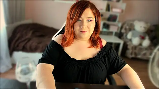 Snapshot of Vi-Vixen chatting on 09-15-25, 11:43 Vi-Vixen online show from 09-15-25, 11:43