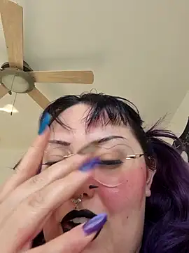 Snapshot of Cutegothcrybabyx chatting on 06-07-26, 10:13 Cutegothcrybabyx online show from 06-07-26, 10:13