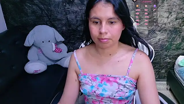 Snapshot of olivia_love_ chatting on 05-13-26, 07:00 olivia love online show from 05-13-26, 07:00
