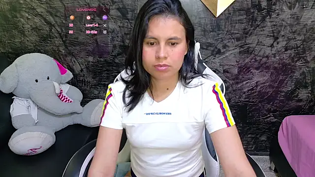 Snapshot of olivia_love_ chatting on 06-17-26, 09:05 olivia love online show from 06-17-26, 09:05