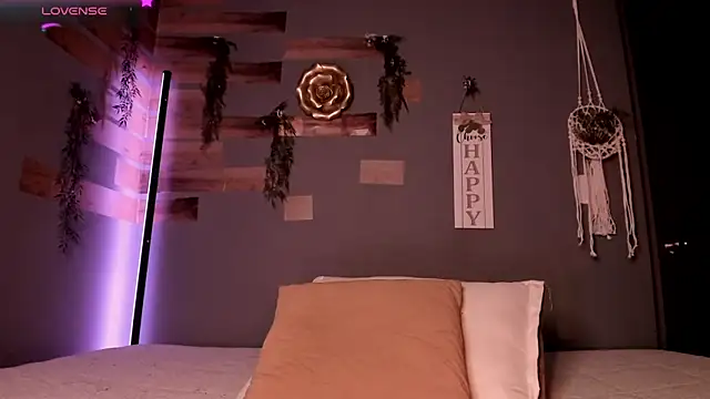 Snapshot of solangell chatting on 10-31-25, 06:47 solangell online show from 10-31-25, 06:47