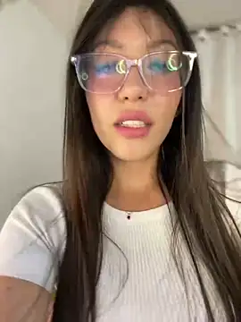 Snapshot of MiaJones21 chatting on 01-07-25, 11:24 MiaJones21 online show from 01-07-25, 11:24