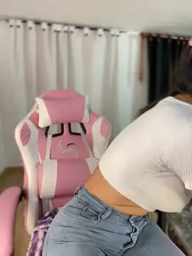 Snapshot of MiaJones21 chatting on 01-17-25, 03:12 MiaJones21 online show from 01-17-25, 03:12