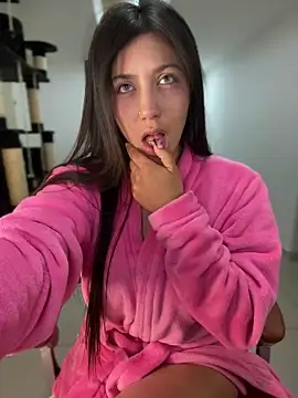 Snapshot of MiaJones21 chatting on 02-20-25, 07:23 MiaJones21 online show from 02-20-25, 07:23