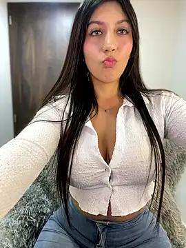 Snapshot of MiaJones21 chatting on 01-17-26, 12:59 MiaJones21 online show from 01-17-26, 12:59