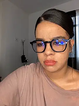 trianawhite online show from 12-03-24, 03:44