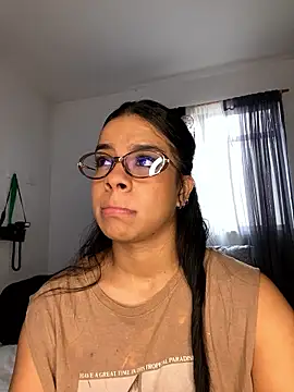 Snapshot of trianawhite chatting on 01-15-26, 03:05 trianawhite online show from 01-15-26, 03:05