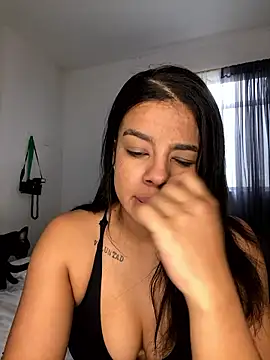 Snapshot of trianawhite chatting on 01-17-26, 03:17 trianawhite online show from 01-17-26, 03:17