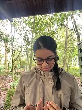 Snapshot of trianawhite chatting on 02-03-26, 03:50 trianawhite online show from 02-03-26, 03:50