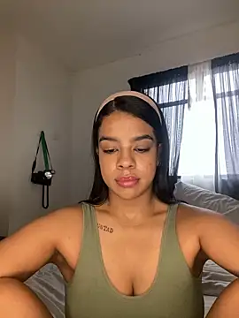 Snapshot of trianawhite chatting on 02-27-26, 03:12 trianawhite online show from 02-27-26, 03:12