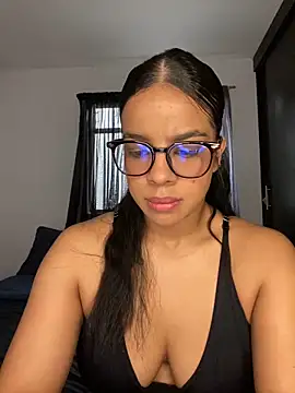 Snapshot of trianawhite chatting on 03-05-26, 03:08 trianawhite online show from 03-05-26, 03:08