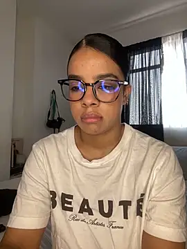 Snapshot of trianawhite chatting on 03-25-26, 04:57 trianawhite online show from 03-25-26, 04:57