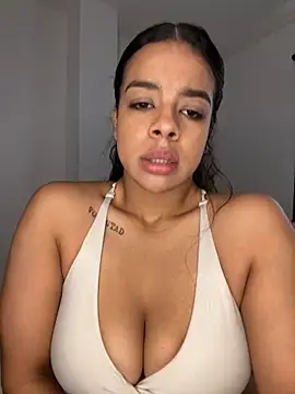 Snapshot of trianawhite chatting on 03-30-26, 04:30 trianawhite online show from 03-30-26, 04:30