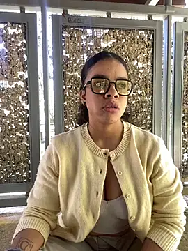 Snapshot of trianawhite chatting on 04-01-26, 04:37 trianawhite online show from 04-01-26, 04:37