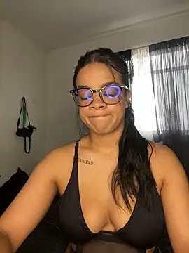 Snapshot of trianawhite chatting on 04-07-26, 03:45 trianawhite online show from 04-07-26, 03:45