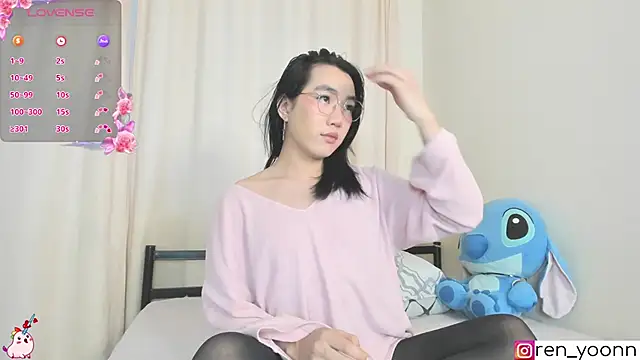 Snapshot of Ren_yoon chatting on 12-10-24, 07:37 Ren yoon online show from 12-10-24, 07:37
