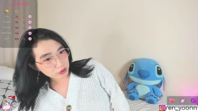 Snapshot of Ren_yoon chatting on 09-24-25, 11:19 Ren yoon online show from 09-24-25, 11:19