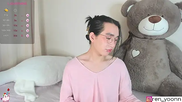 Snapshot of Ren_yoon chatting on 10-05-25, 02:59 Ren yoon online show from 10-05-25, 02:59