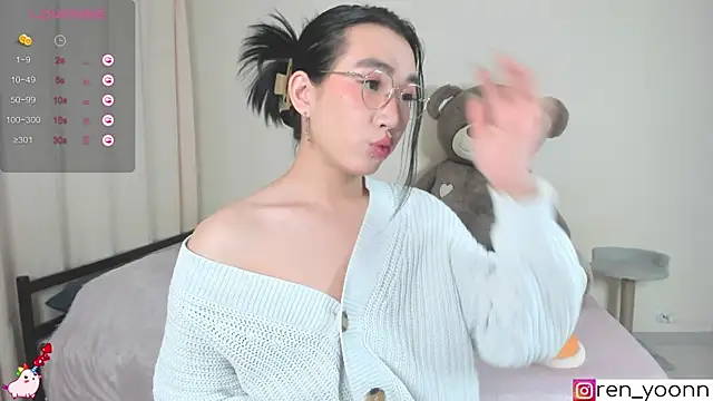 Snapshot of Ren_yoon chatting on 10-12-25, 02:43 Ren yoon online show from 10-12-25, 02:43