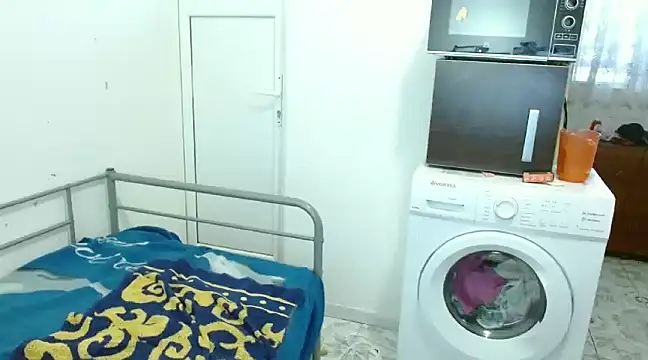 Snapshot of RidemerafSuzana chatting on 03-19-25, 10:55 RidemerafSuzana online show from 03-19-25, 10:55