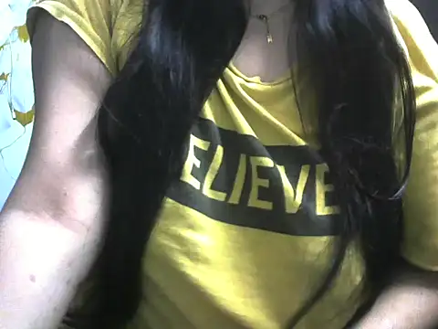 Snapshot of Bold-Radhika chatting on 12-17-25, 10:43 Bold-Radhika online show from 12-17-25, 10:43