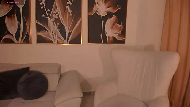 AnaDurant online show from 11-24-25, 02:28