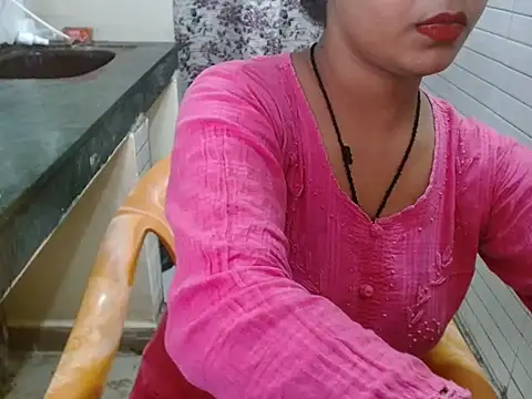 LovingPihu online show from 09-28-25, 05:24
