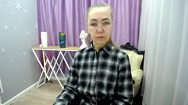 queen a n i online show from 01-25-25, 08:53