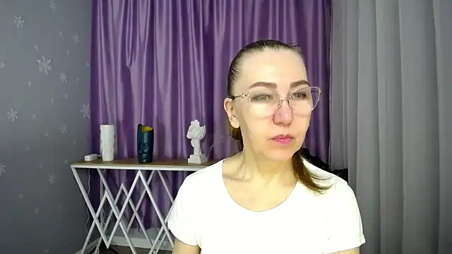 queen a n i online show from 03-23-25, 06:58