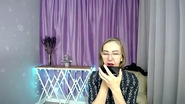 queen a n i online show from 03-10-26, 07:02