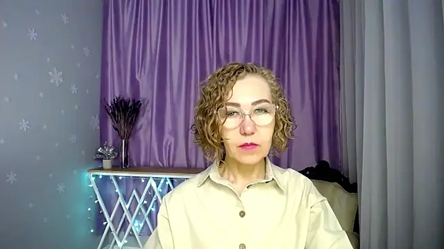 queen a n i online show from 06-15-26, 04:58