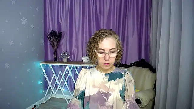 queen a n i online show from 06-20-26, 05:54