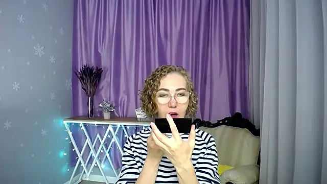 queen a n i online show from 06-24-26, 06:34