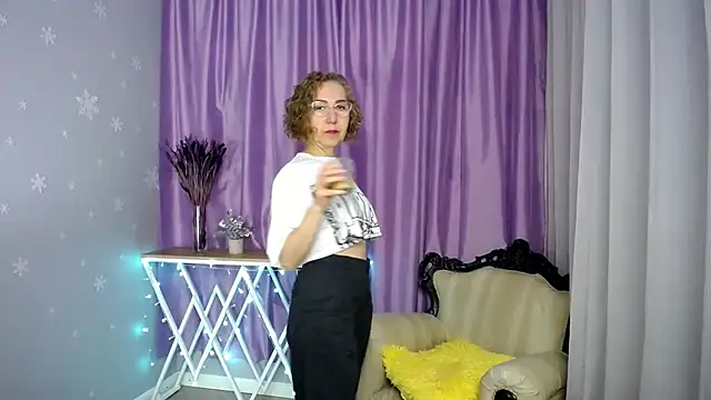 queen a n i online show from 06-28-26, 08:20