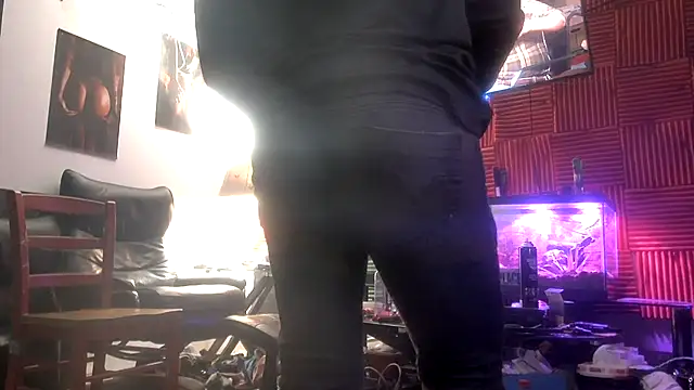 Snapshot of TheHellBilly chatting on 02-10-26, 03:21 TheHellBilly online show from 02-10-26, 03:21