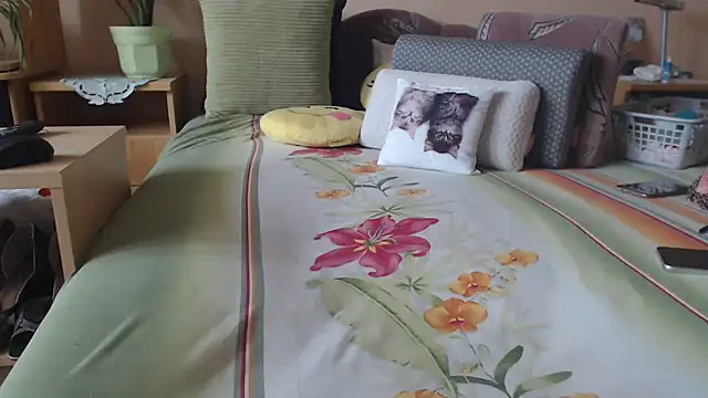 Snapshot of Margaret-milf chatting on 02-26-25, 12:47 Margaret-milf online show from 02-26-25, 12:47