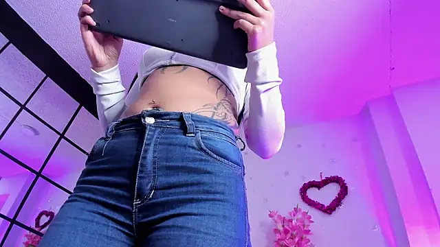 Snapshot of _liathompsom09 chatting on 02-25-25, 04:53 liathompsom09 online show from 02-25-25, 04:53