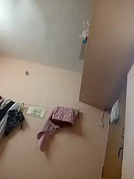 Snapshot of falooda288 chatting on 03-06-25, 03:24 falooda288 online show from 03-06-25, 03:24