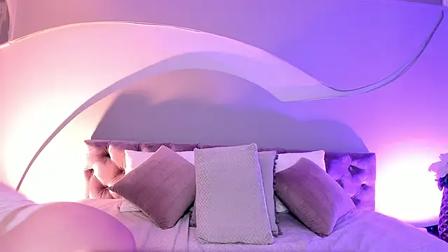 Snapshot of Nicolle_W chatting on 02-01-25, 11:43 Nicolle W online show from 02-01-25, 11:43