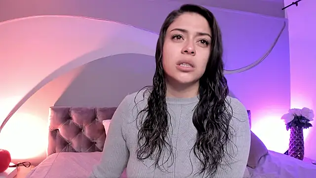 Snapshot of Nicolle_W chatting on 02-25-25, 11:52 Nicolle W online show from 02-25-25, 11:52