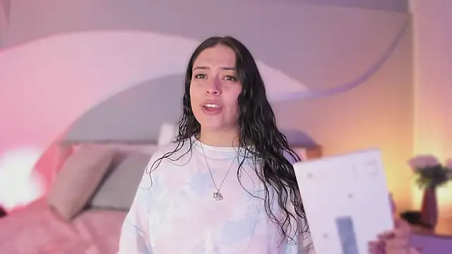Snapshot of Nicolle_W chatting on 09-17-25, 11:56 Nicolle W online show from 09-17-25, 11:56