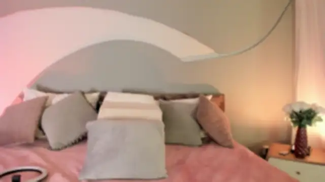 Snapshot of Nicolle_W chatting on 09-20-25, 11:55 Nicolle W online show from 09-20-25, 11:55