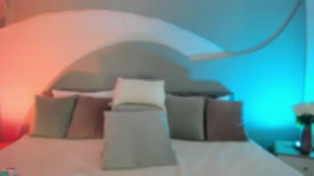 Snapshot of Nicolle_W chatting on 10-10-25, 11:53 Nicolle W online show from 10-10-25, 11:53