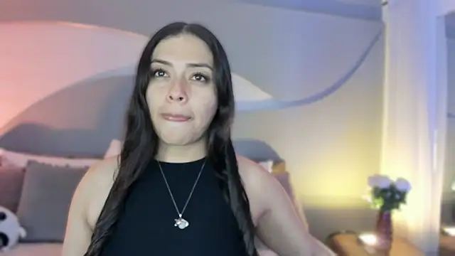 Snapshot of Nicolle_W chatting on 10-15-25, 11:54 Nicolle W online show from 10-15-25, 11:54